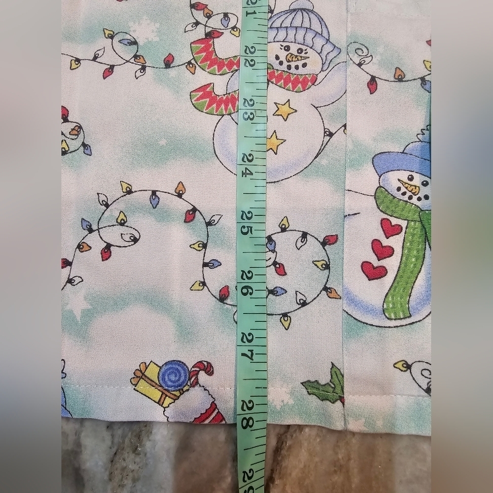 Scrub Basics Christmas Holiday Scrub Top Snowman Santa Lights Print Size XL - Picture 8 of 8